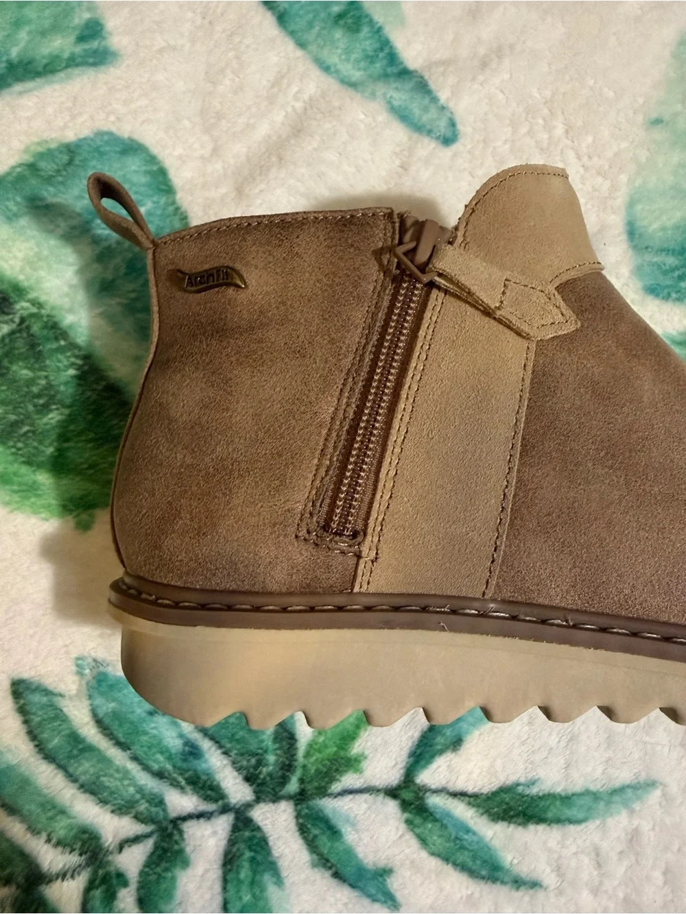 Sketchers Women’s Arch Fit Mojave Ankle Boot